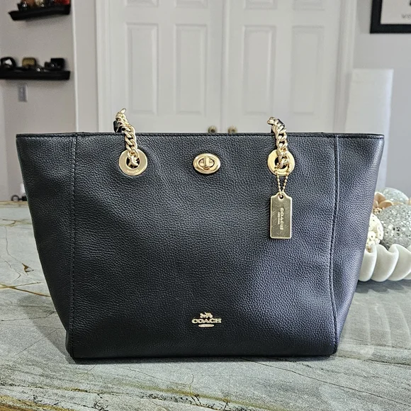 Coach Turn-Lock Chain Leather Tote Bag 2022 - Picture 4 of 16
